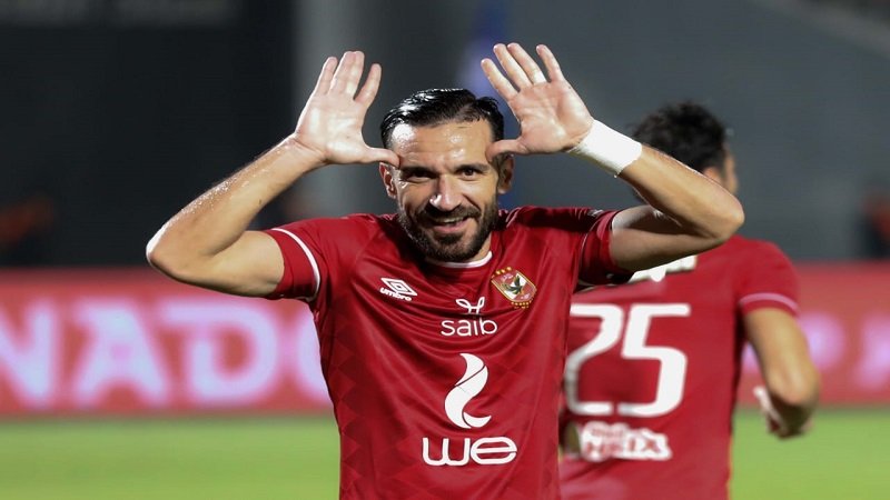 علي معلول يقود الأهلي أمام فاركو في كأس الرابطة