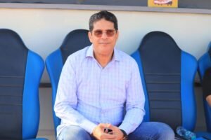 أيمن الرمادي يقترب من تدريب الزمالك