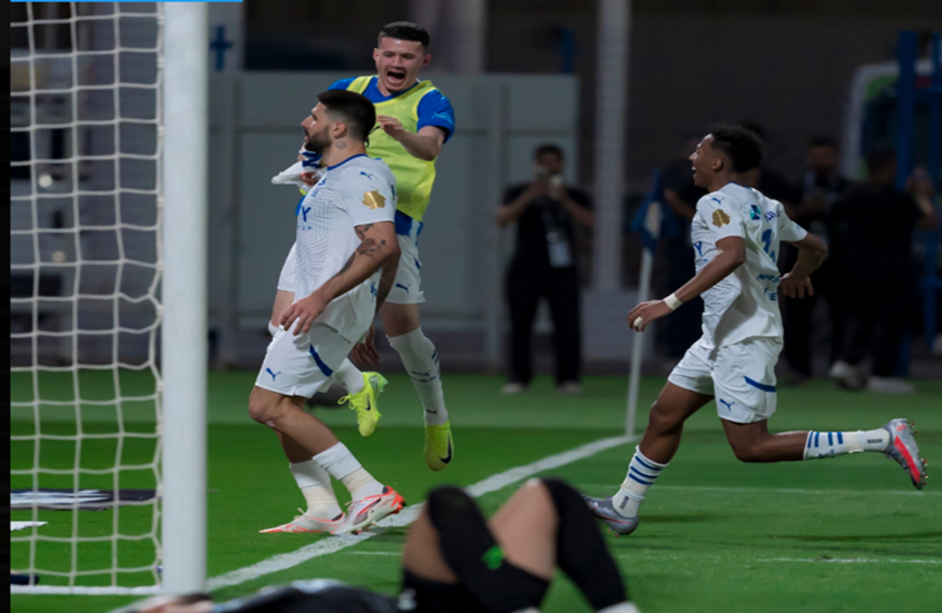 الهلال يهزم الفتح برباعية قاتلة في الدوري السعودي