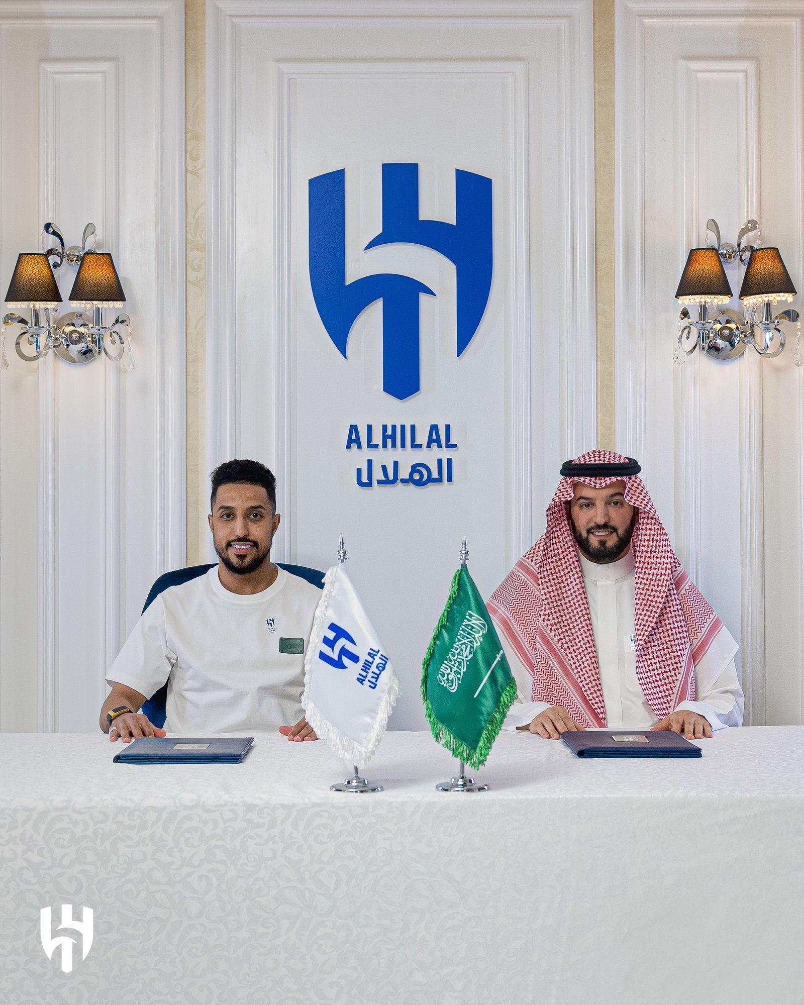 تجديد عقد سالم الدوسري.. مبلغ خيالي للبقاء مع الهلال