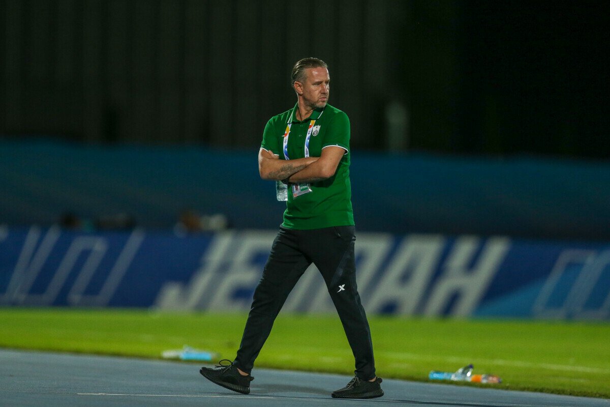 هل يقود ريجيكامب أحد القطبين؟.. عروض من الأهلي والزمالك
