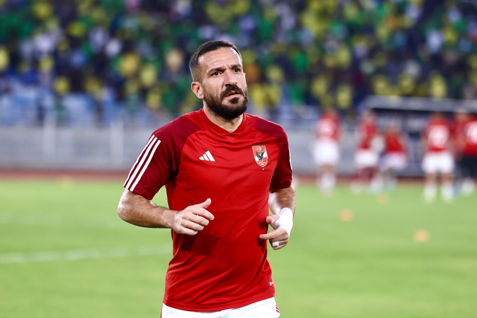أزمة معلول والنحاس.. نجوم الأهلي يتدخلون لاحتواء الموقف