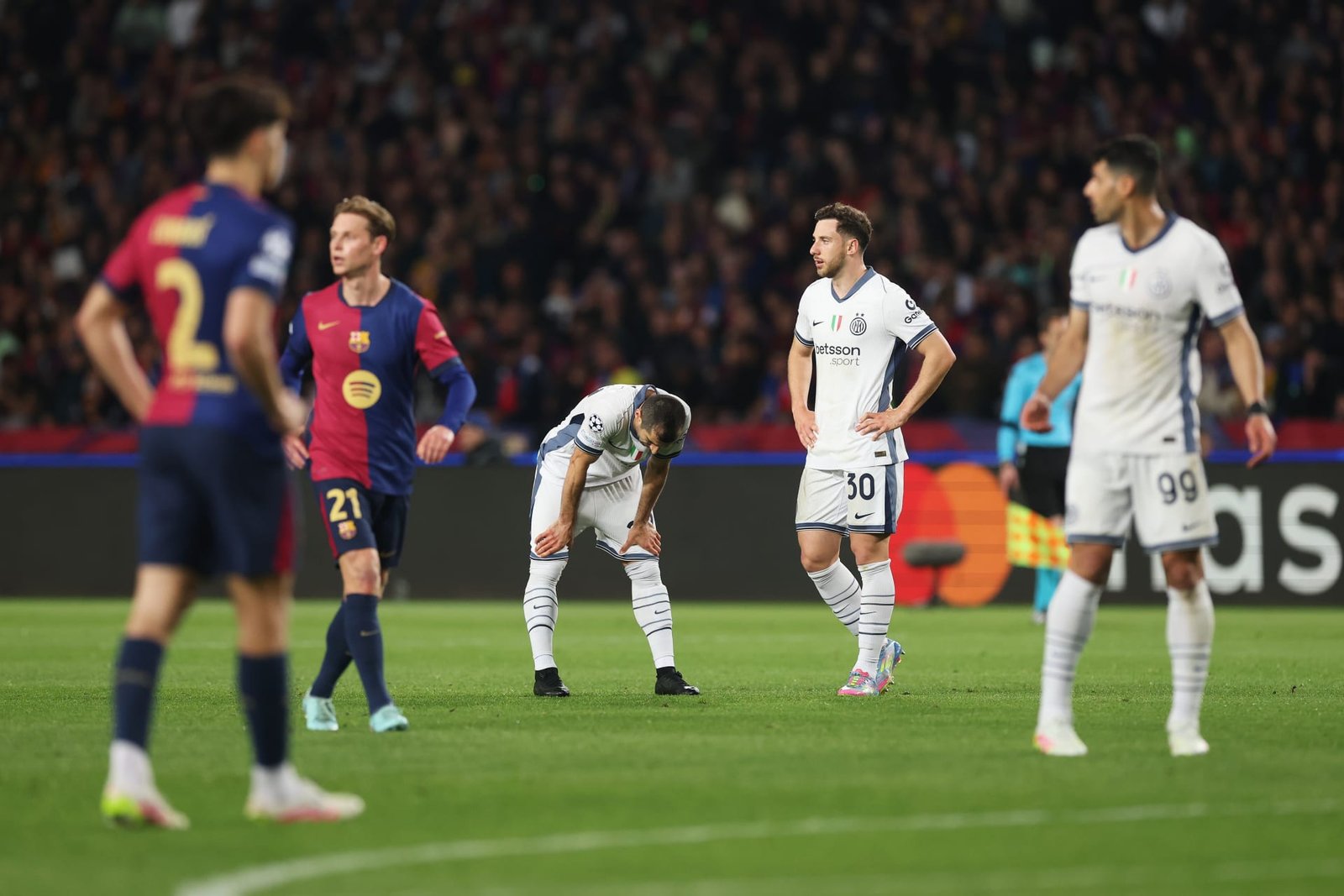تشكيل برشلونة وإنتر ميلان المتوقع في دوري الأبطال والقنوات الناقلة