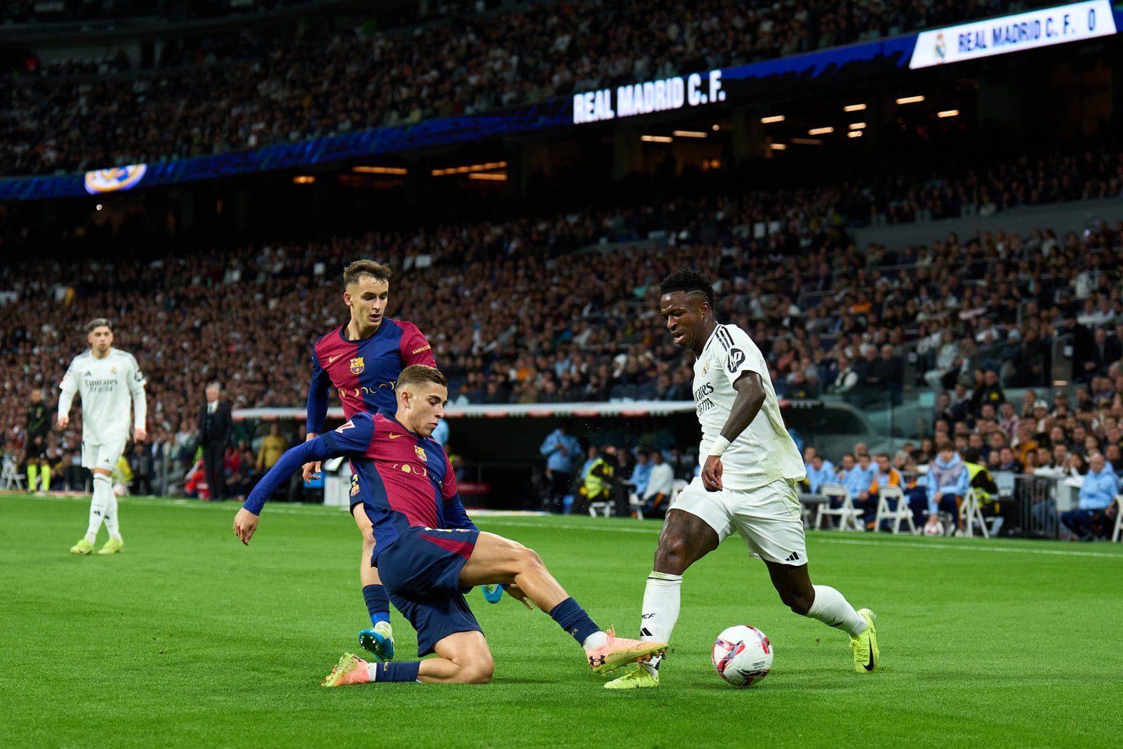 مباراة برشلونة وريال مدريد والقنوات الناقلة.. كلاسيكو ناري